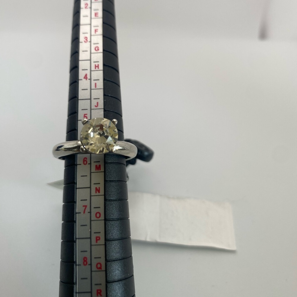 Women diamond ring Oscar la de renta